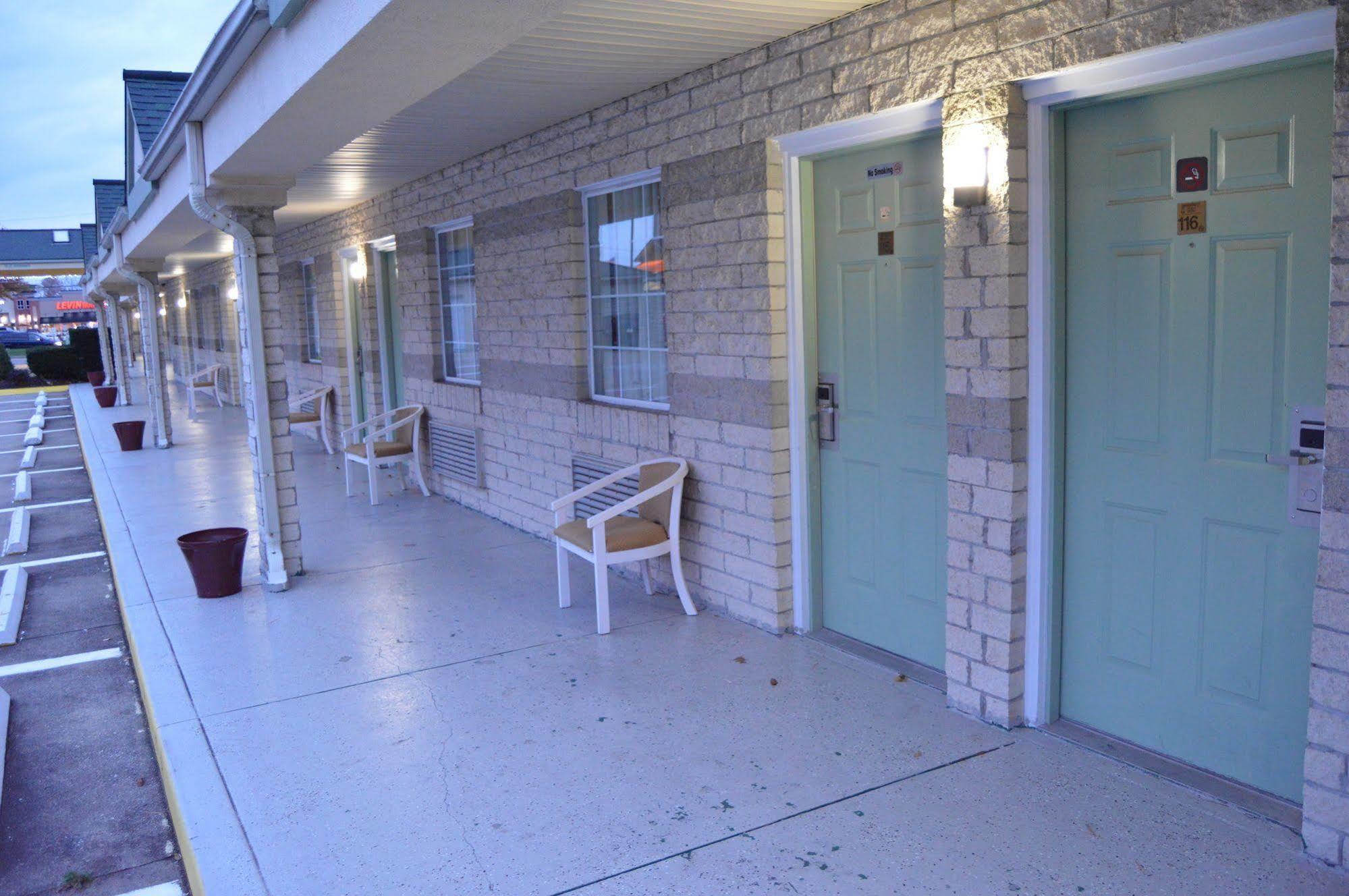 Economy Inn Cuyahoga Falls Exterior photo